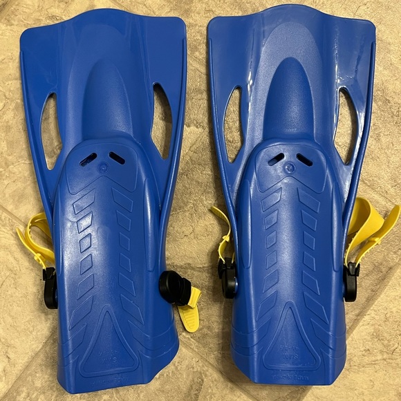 Kids S/M Swimming Flippers - Picture 2 of 3